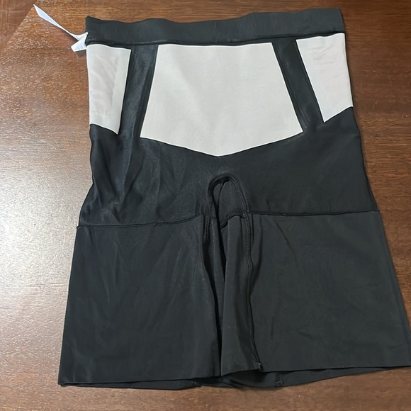 SPANX womens Shapewear for Women Oncore High-waisted Mid-thigh Short - Picture 8 of 9